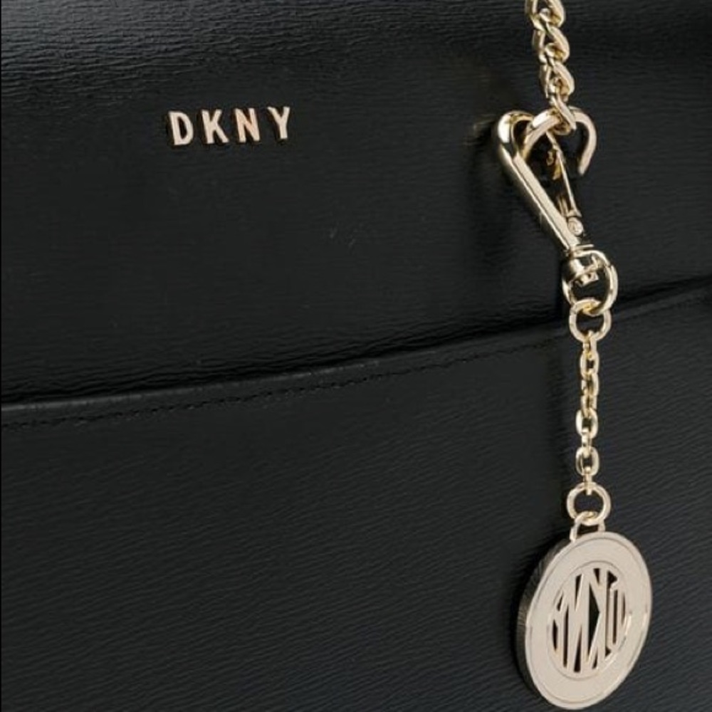 ❤️SOLD❤️ Simply Chic - DKNY Leather Handbag - Picture 3 of 4